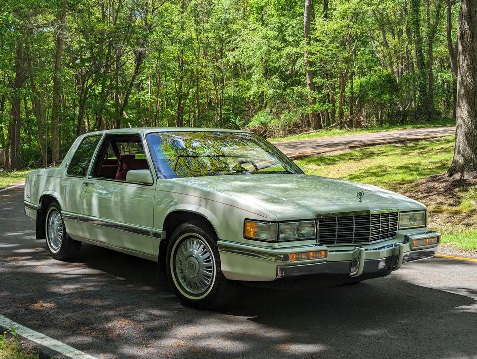 1991 Cadillac DeVille 6th Gen - Image 15 of 31
