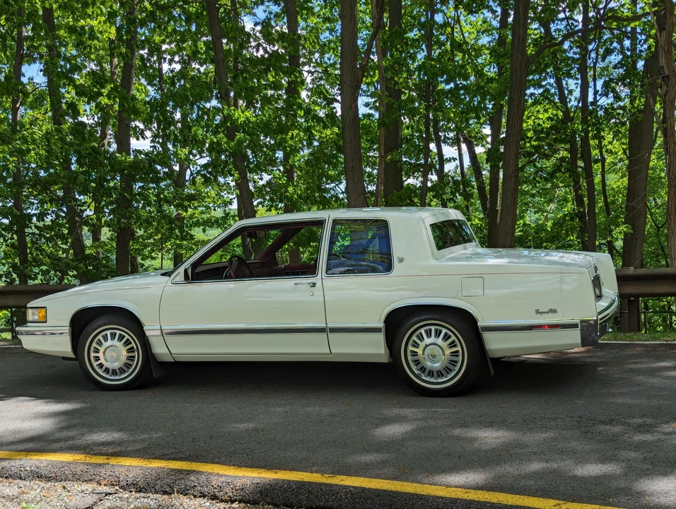 1991 Cadillac DeVille 6th Gen - Image 8 of 31