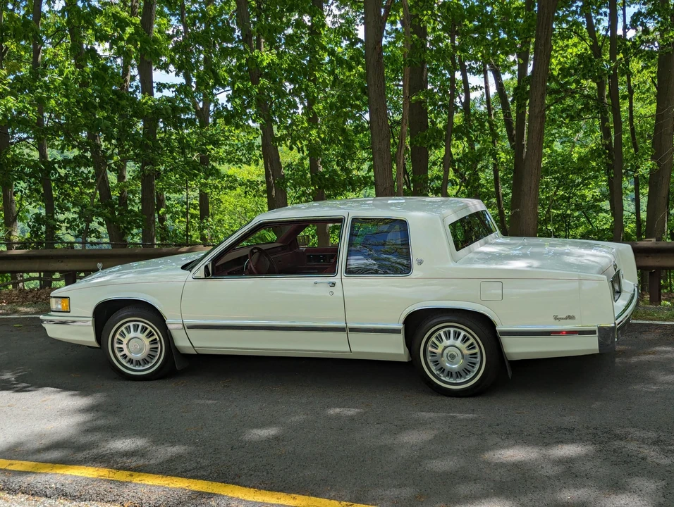 1991 Cadillac DeVille 6th Gen - Image 9 of 31