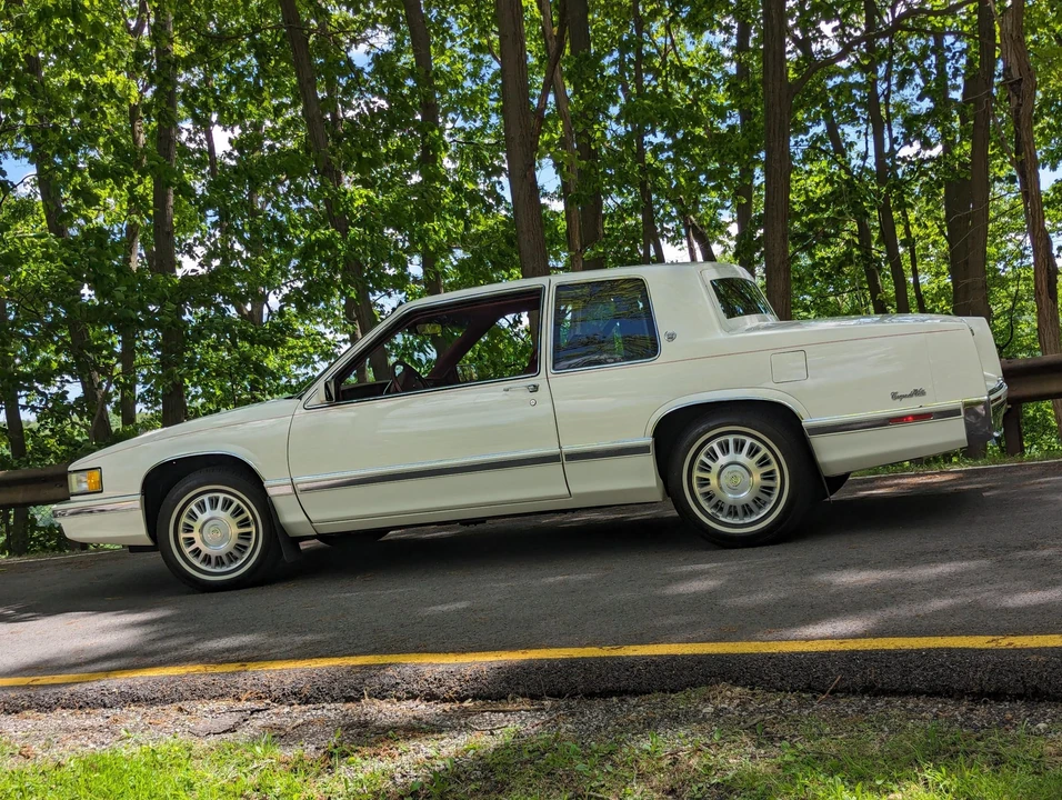 1991 Cadillac DeVille 6th Gen - Image 10 of 31