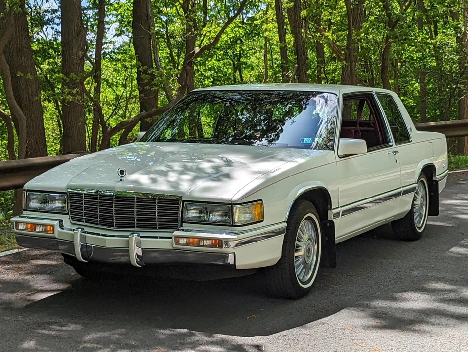 1991 Cadillac DeVille 6th Gen - Image 5 of 31