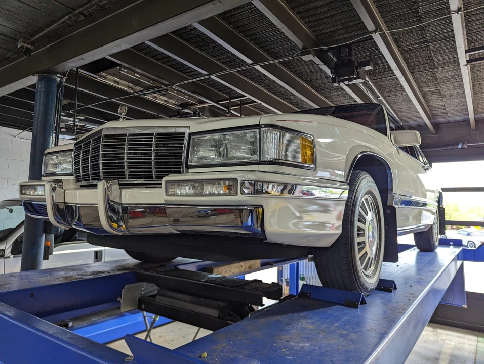 1991 Cadillac DeVille 6th Gen - Image 22 of 31