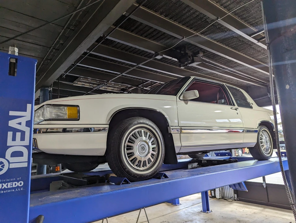 1991 Cadillac DeVille 6th Gen - Image 23 of 31