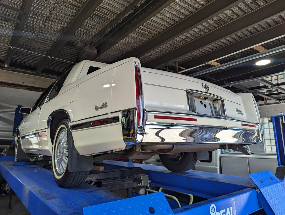 1991 Cadillac DeVille 6th Gen - Image 25 of 31