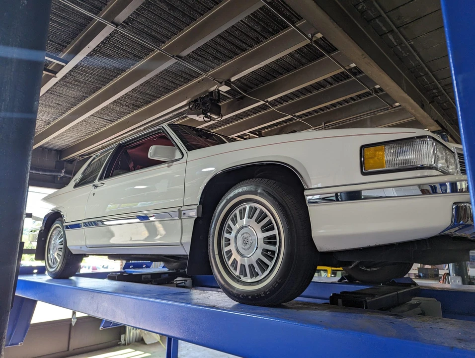 1991 Cadillac DeVille 6th Gen - Image 26 of 31
