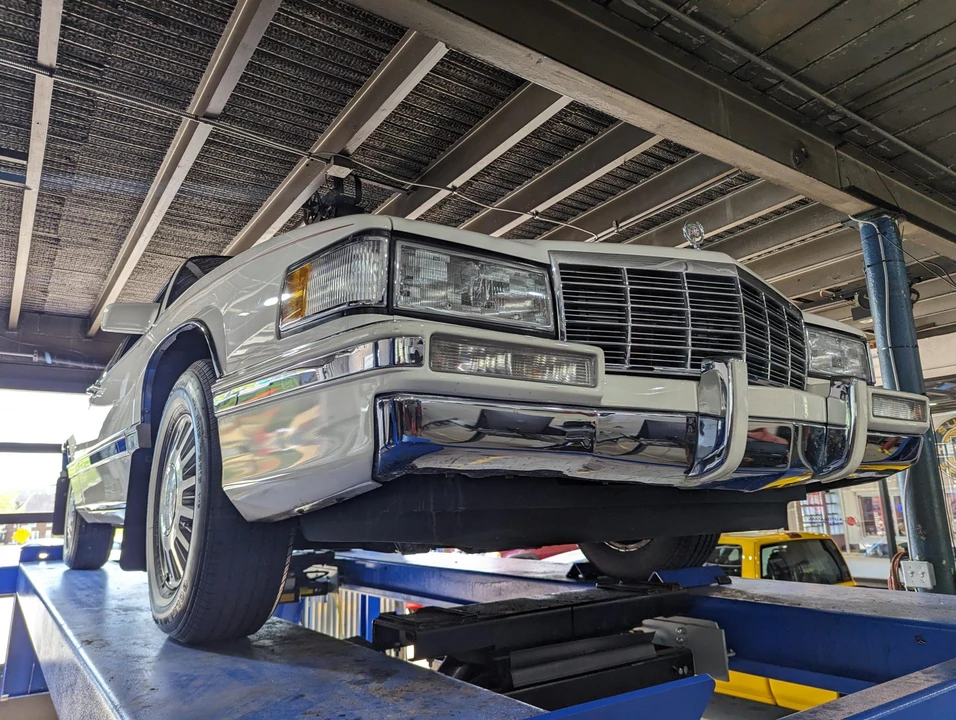 1991 Cadillac DeVille 6th Gen - Image 27 of 31