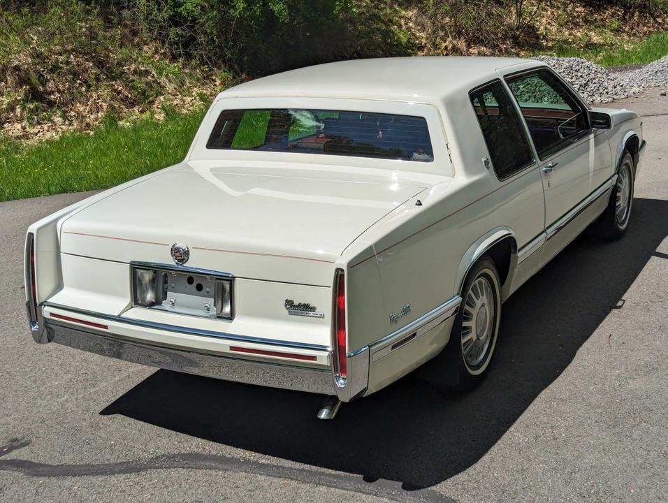 1991 Cadillac DeVille 6th Gen - Image 13 of 31