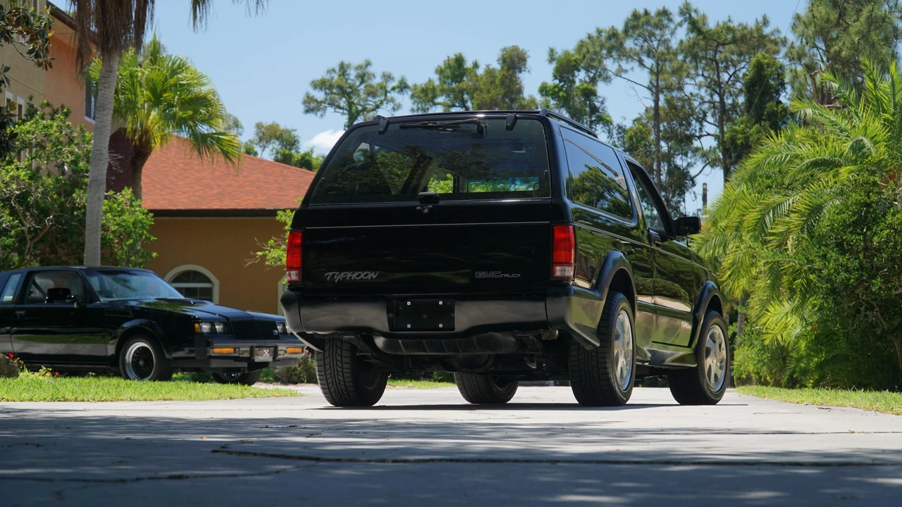 1992 GMC - Image 15 of 31