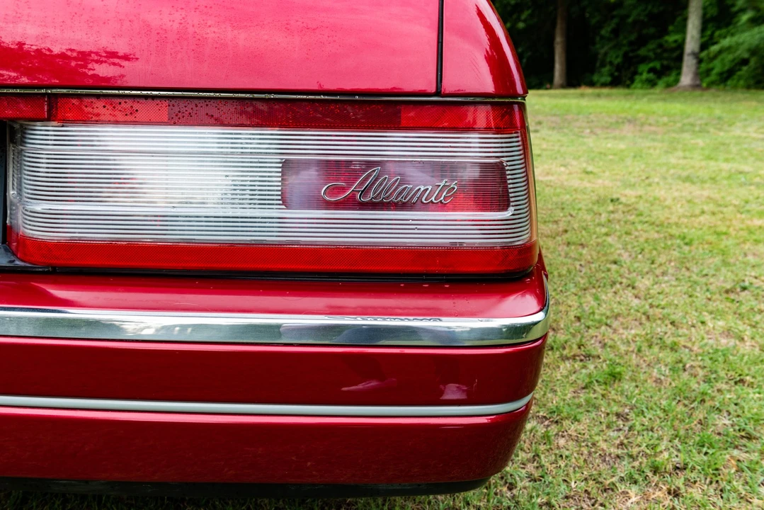 1993 Cadillac Allante - Image 30 of 31