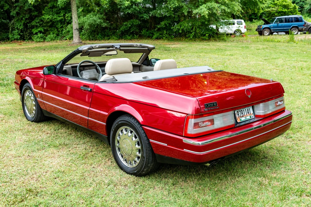1993 Cadillac Allante - Image 16 of 31