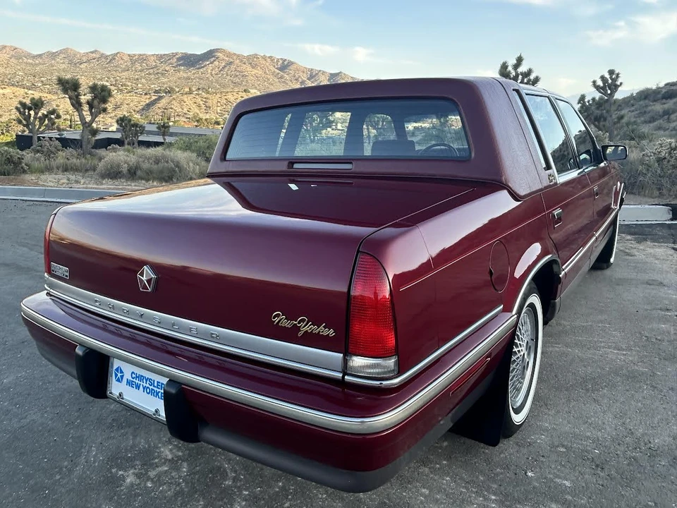 1993 Chrysler New Yorker - Image 13 of 31
