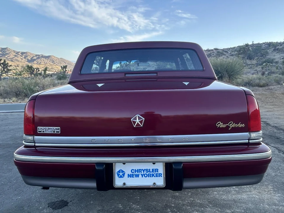 1993 Chrysler New Yorker - Image 12 of 31
