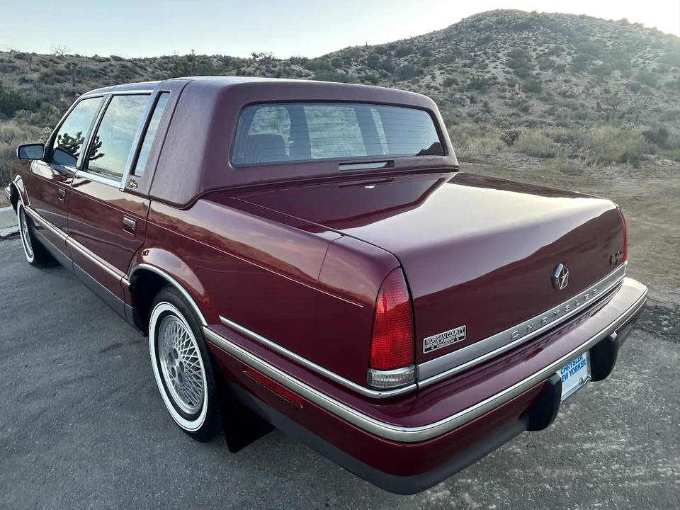 1993 Chrysler New Yorker - Image 11 of 31