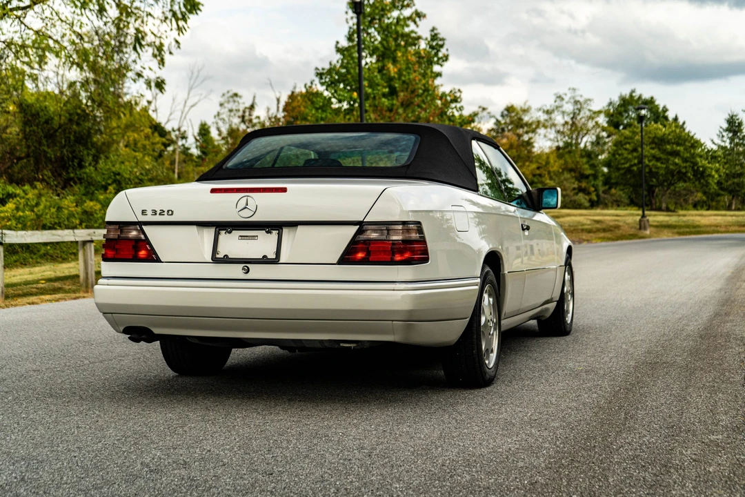 1995 Mercedes-Benz W124 E-Class - Image 8 of 31