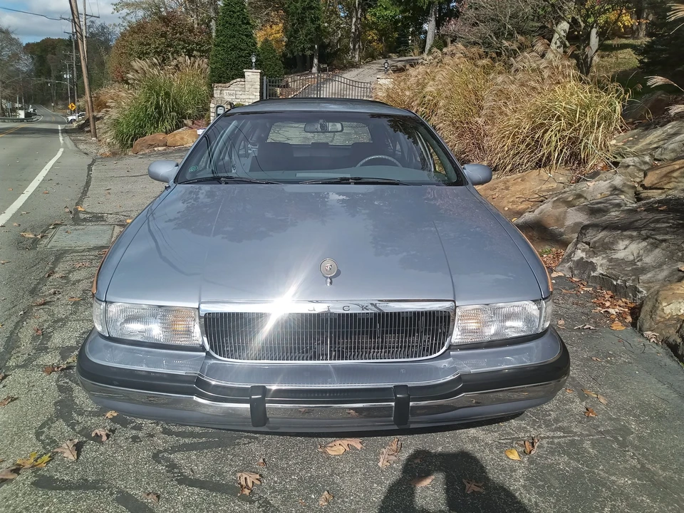 1996 Buick Roadmaster - Image 2 of 31