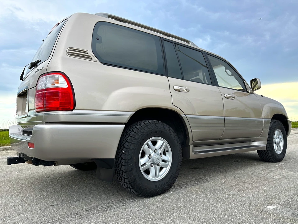 2000 Lexus LX 2nd Gen - Image 24 of 31