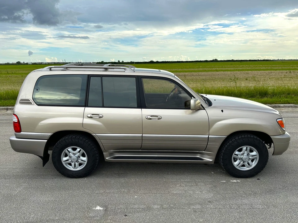 2000 Lexus LX 2nd Gen - Image 18 of 31