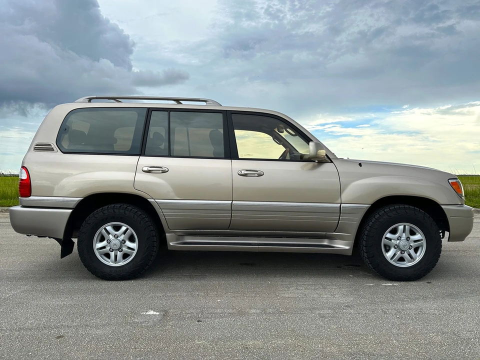 2000 Lexus LX 2nd Gen - Image 20 of 31