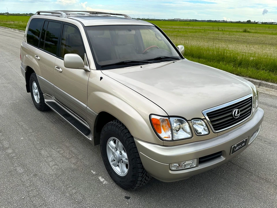 2000 Lexus LX 2nd Gen - Image 15 of 31