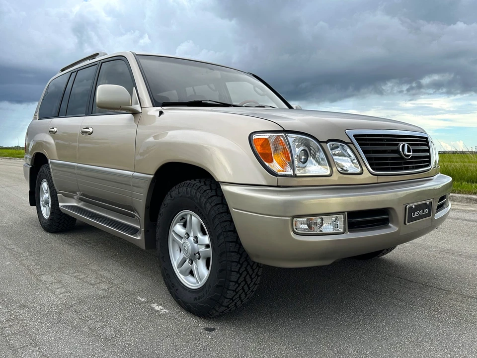 2000 Lexus LX 2nd Gen - Image 14 of 31