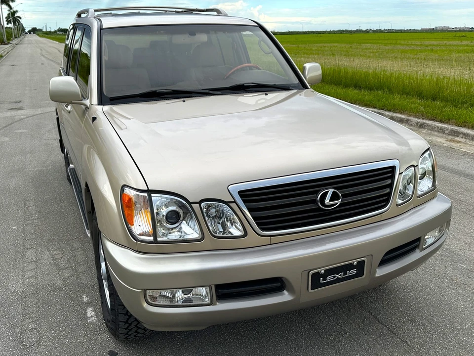 2000 Lexus LX 2nd Gen - Image 12 of 31