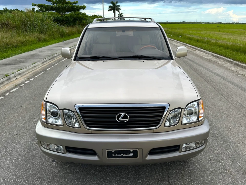 2000 Lexus LX 2nd Gen - Image 7 of 31