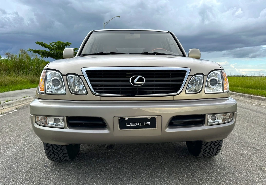 2000 Lexus LX 2nd Gen - Image 9 of 31