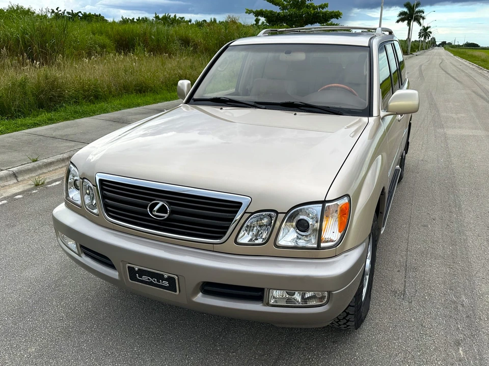2000 Lexus LX 2nd Gen - Image 4 of 31