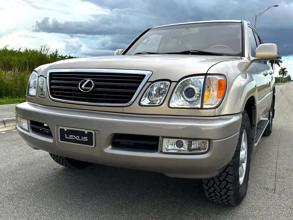 2000 Lexus LX 2nd Gen - Image 5 of 31