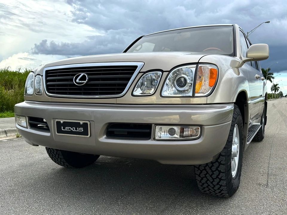 2000 Lexus LX 2nd Gen - Image 6 of 31