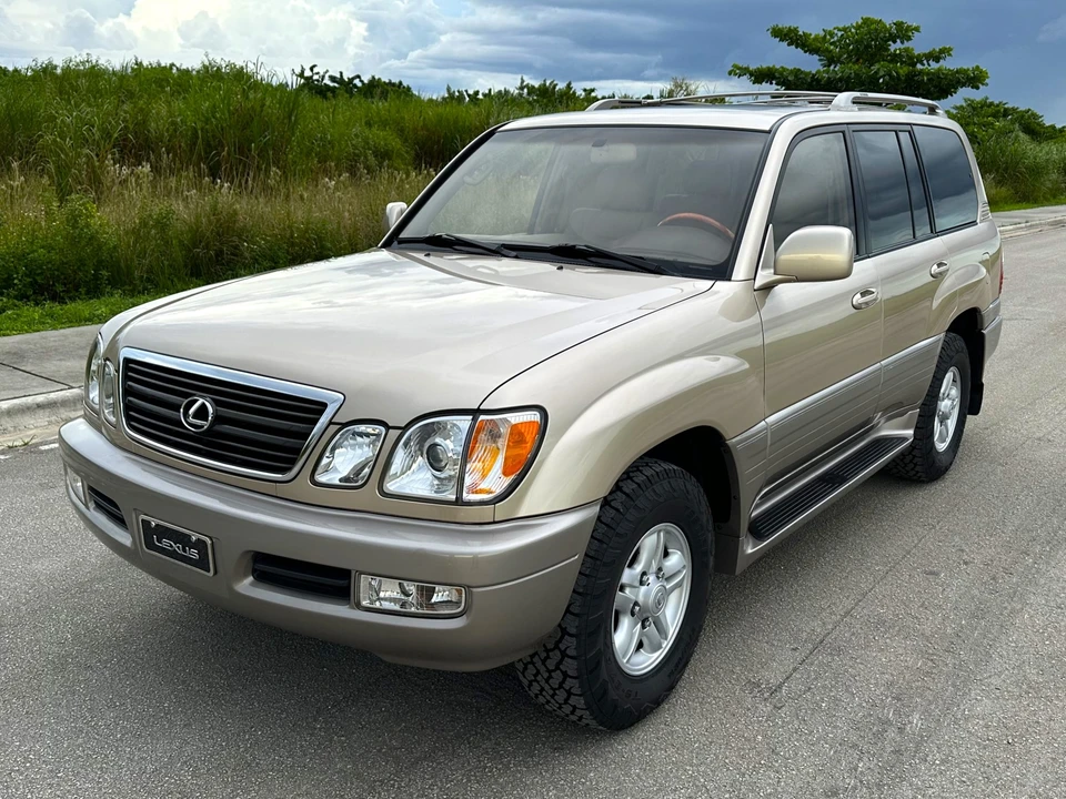 2000 Lexus LX 2nd Gen - Image 3 of 31