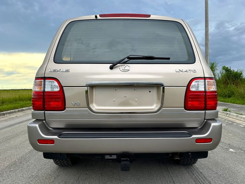 2000 Lexus LX 2nd Gen - Image 30 of 31