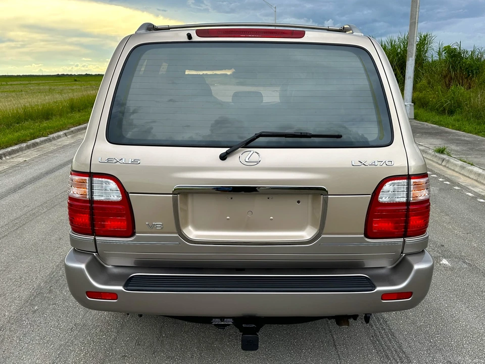 2000 Lexus LX 2nd Gen - Image 29 of 31