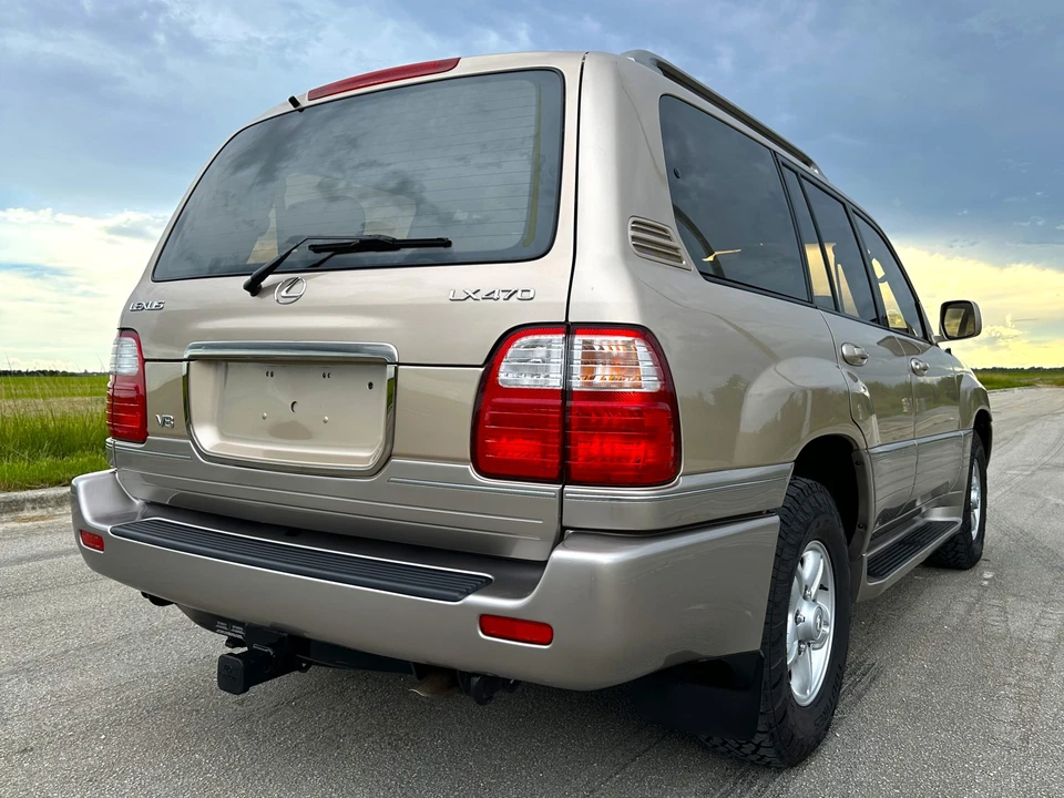2000 Lexus LX 2nd Gen - Image 27 of 31
