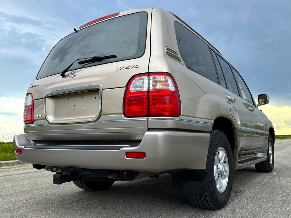 2000 Lexus LX 2nd Gen - Image 28 of 31