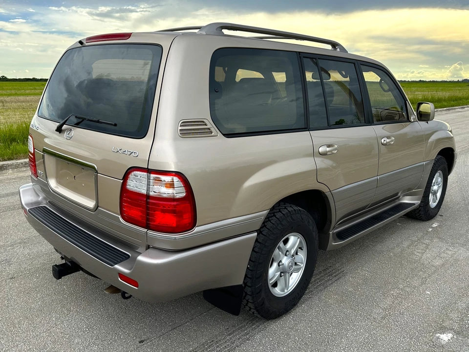 2000 Lexus LX 2nd Gen - Image 26 of 31