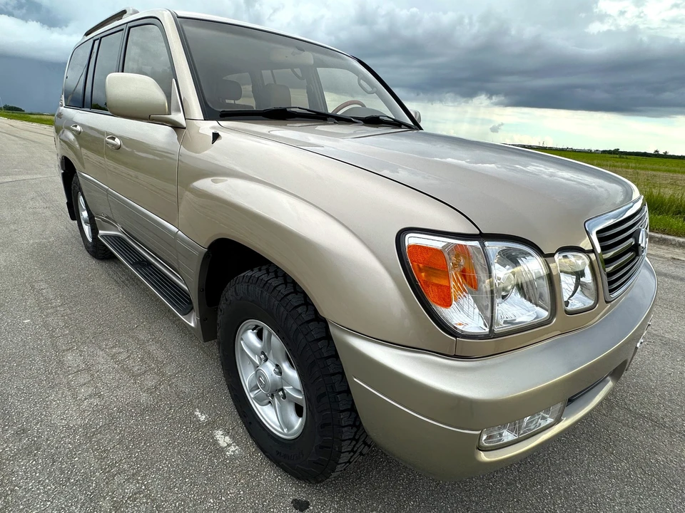 2000 Lexus LX 2nd Gen - Image 13 of 31
