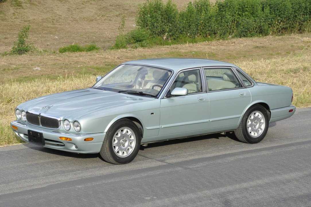 2001 Jaguar X308 XJ - Image 2 of 31