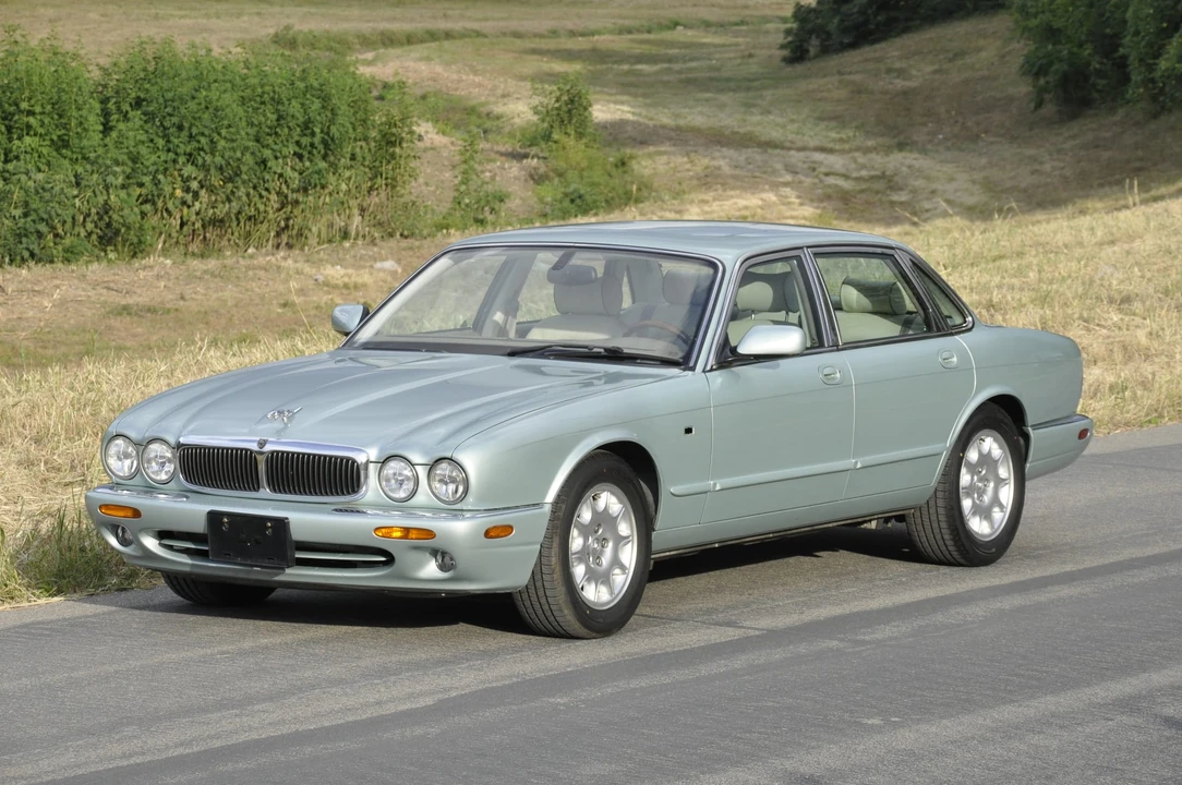 2001 Jaguar X308 XJ - Image 3 of 31