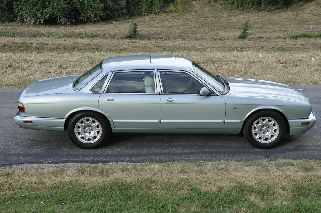 2001 Jaguar X308 XJ - Image 10 of 31