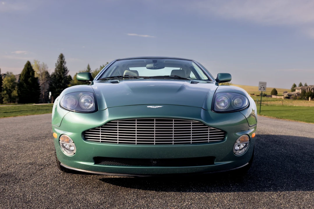 2002 Aston Martin Vanquish 1st Gen - Image 14 of 31