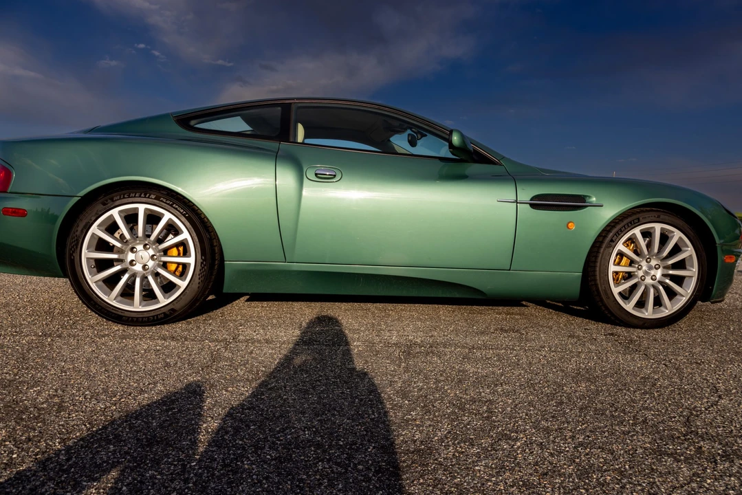 2002 Aston Martin Vanquish 1st Gen - Image 25 of 31