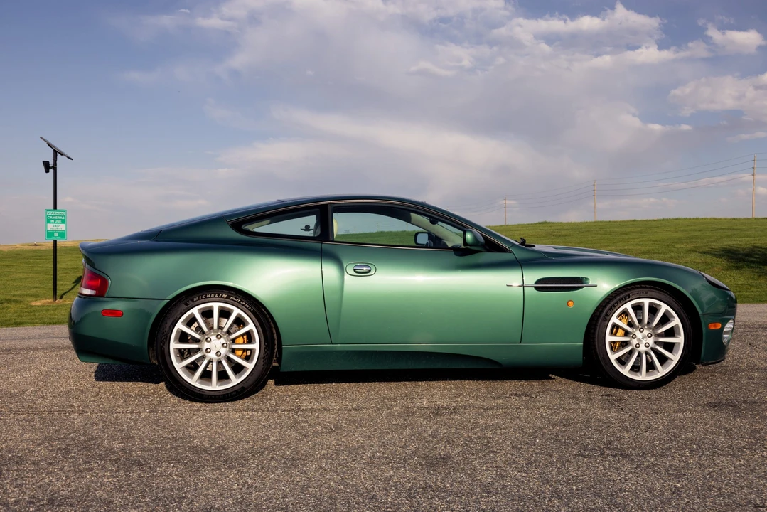 2002 Aston Martin Vanquish 1st Gen - Image 24 of 31