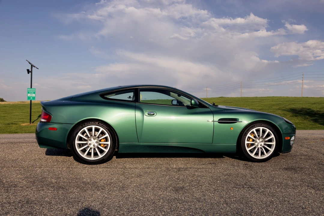 2002 Aston Martin Vanquish 1st Gen - Image 23 of 31