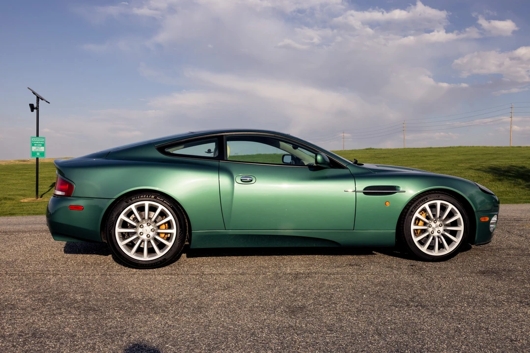 2002 Aston Martin Vanquish 1st Gen - Image 20 of 31