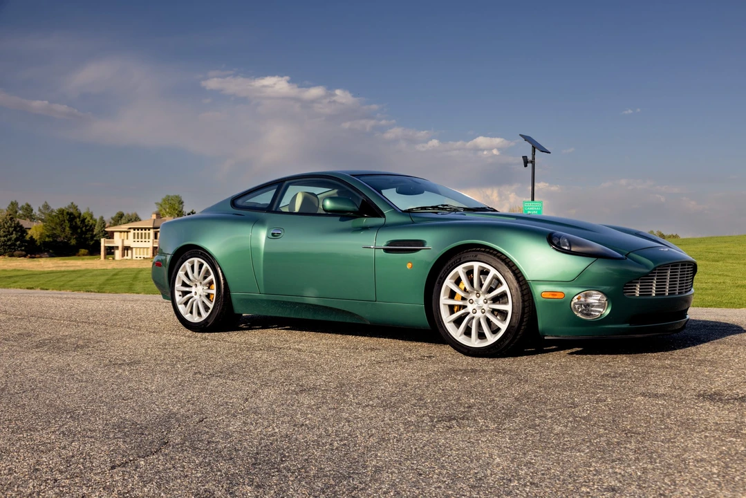 2002 Aston Martin Vanquish 1st Gen - Image 19 of 31