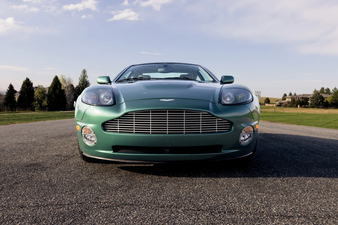 2002 Aston Martin Vanquish 1st Gen - Image 11 of 31