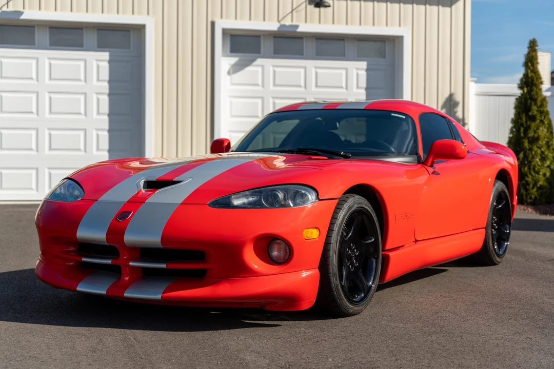 2002 Dodge Viper GTS 2nd Gen - Image 2 of 31