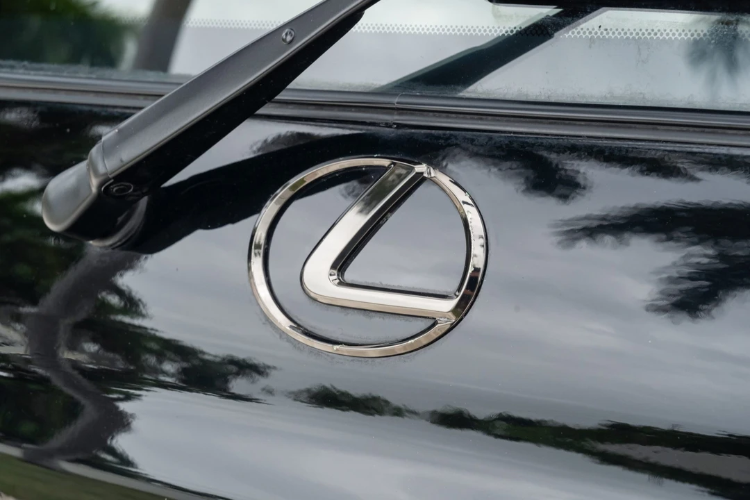 2002 Lexus LX 2nd Gen - Image 26 of 31