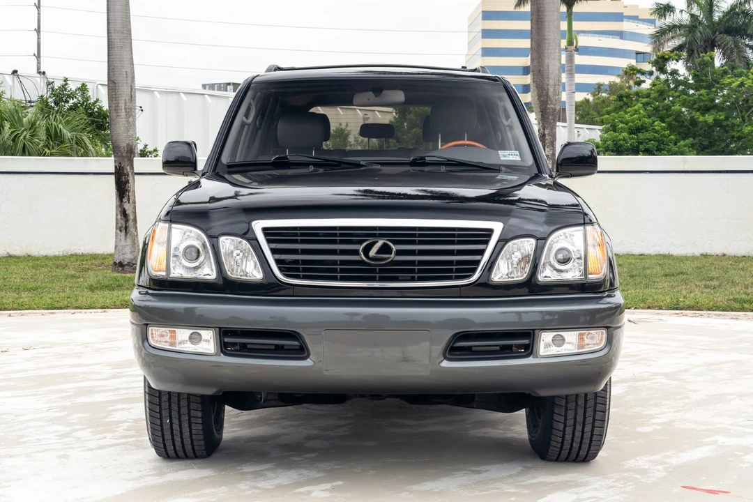 2002 Lexus LX 2nd Gen - Image 9 of 31